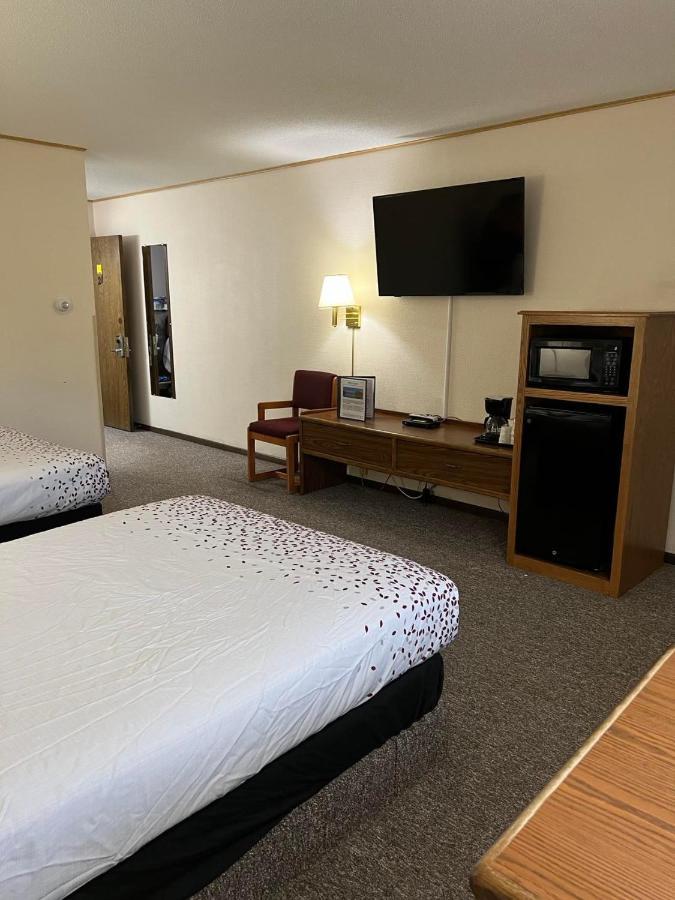 Northwoods Motel Ladysmith Buitenkant foto